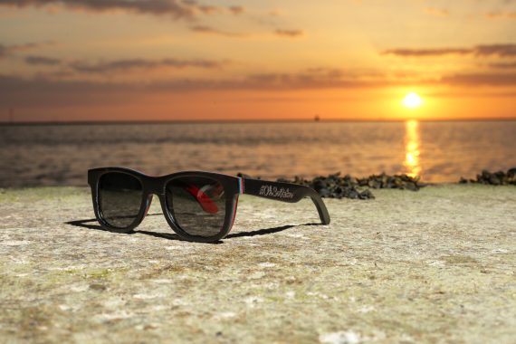 #OhSoRetro Skatewood Polarised Lensed Sunglasses - Image 3