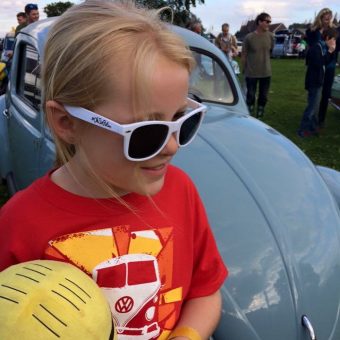 #OhSoRetro White Plastic Sunglasses - Image 10